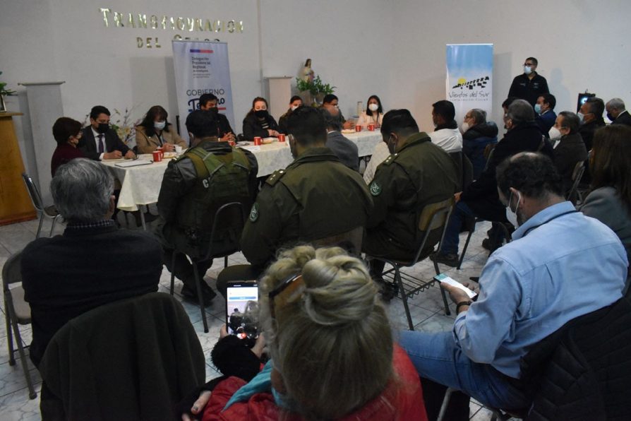 DPR realiza diálogo “Gobierno, Policía y Comunidad” en Población Coviefi
