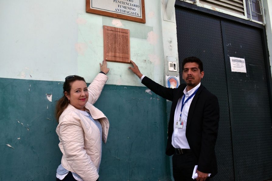 Descubren placa recordatoria por víctimas de tortura en Centro penitenciario Femenino