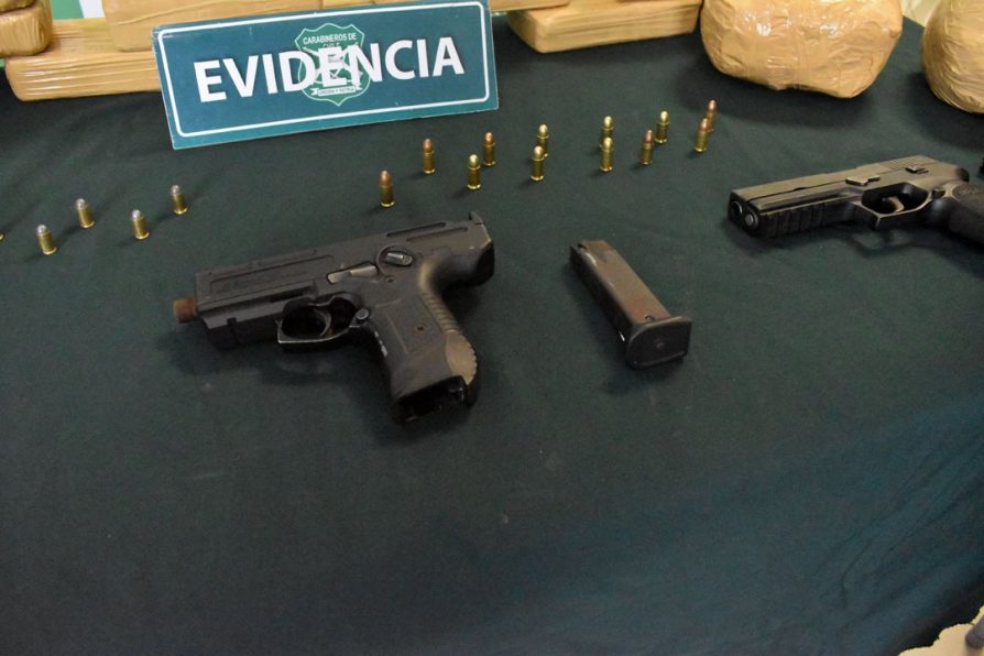 Carabineros requisa  armas de fuego durante decomiso de drogas