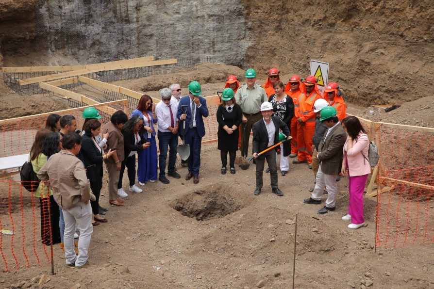 Ministro García y Delegada Karen Behrens encabezan ceremonia de Primera Piedra de nuevo cuartel de Carabineros en Antofagasta