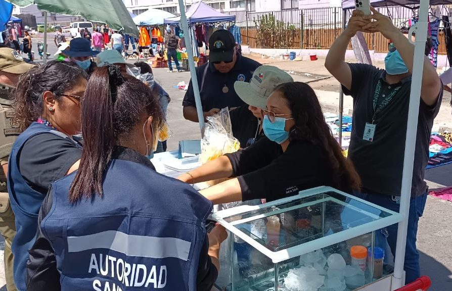 Fiscalización en Feria de las Pulgas dejó una persona detenida, una prohibición de funcionamiento y 12 sumarios sanitarios