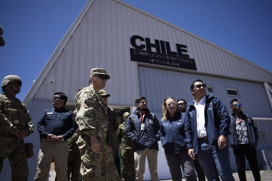 Delegación Regional realiza recorrido por puestos fronterizos con autoridades policiales y el Jefe de las Fuerzas Fronterizas en El Loa