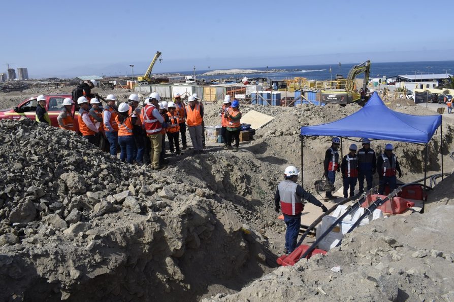 Ministra de Minería, Subsecretario de Obras Públicas y Delegada Presidencial inspeccionaron planta desaladora tras emergencia sanitaria