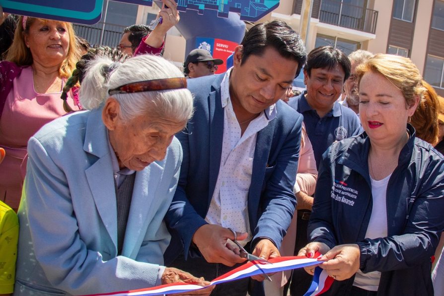 Familias de Calama reciben llaves de sus viviendas en los conjuntos habitacionales “Jardines del Norte” y “Jardines del Sur”