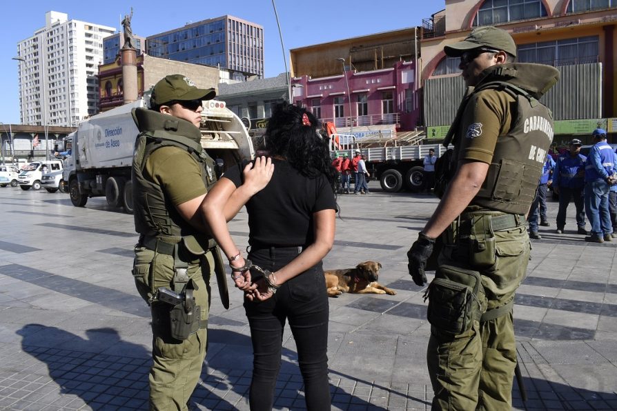 Ley de usurpación de propiedad: 4 detenidos durante desalojo de instalaciones municipales ubicadas en la Plaza Sotomayor