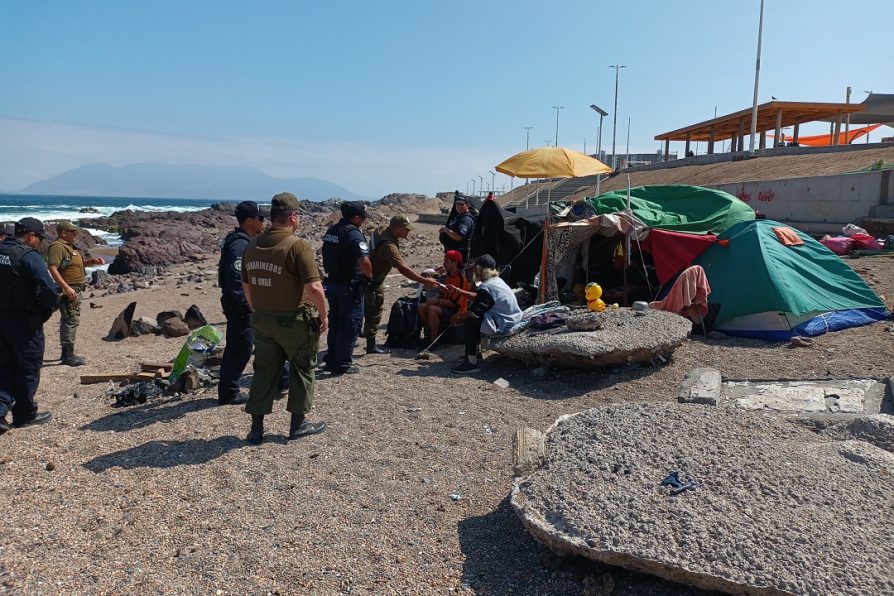 Recuperación de espacios públicos: 17 ocupaciones irregulares fueron desalojadas del borde costero norte de Antofagasta