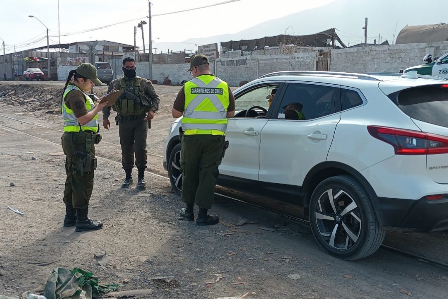 En tan solo una hora, once conductores fueron sorprendidos transitando por la vía férrea en La Chimba