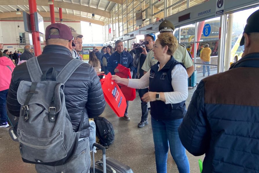 “Unidos por un 18 Seguro”: Autoridades fiscalizaron a buses interurbanos en Terminal Carlos Oviedo Cavada de Antofagasta