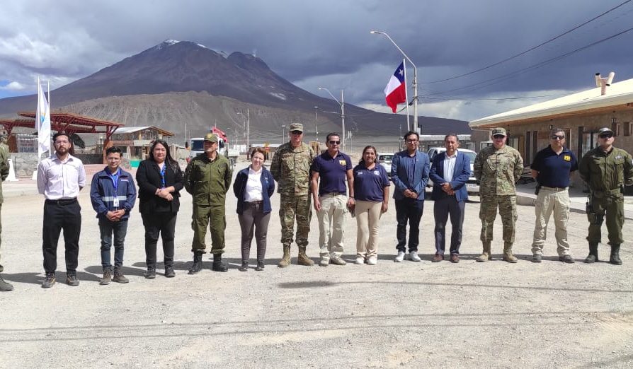 A dos años del Sistema Frontera Norte: Delegada Karen Behrens visitó Ollagüe y se reunió con el Jefe del Área Fronteriza de la región