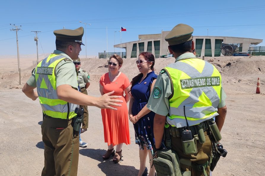 Delegada Karen Behrens se reunió con alcaldesa de Sierra Gorda para garantizar trabajo conjunto por la comuna