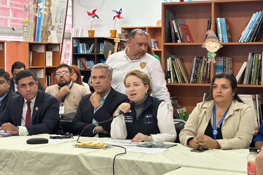 Autoridades se reúnen con vecinos para informar sobre el plan de acción en el sector de quemas en La Chimba