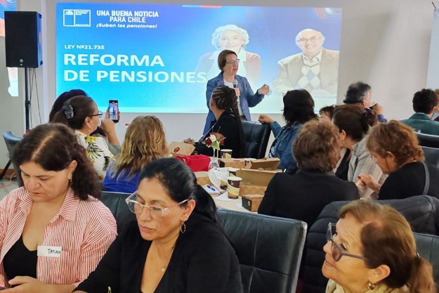 Mediante diálogos ciudadanos, autoridades regionales continúan difundiendo en la comunidad los alcances y beneficios de la Reforma de Pensiones