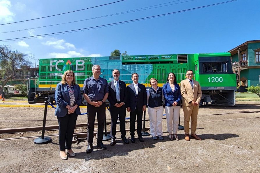 Delegada Karen Behrens participó del viaje inaugural de primera locomotora a hidrógeno verde en Chile y Latinoamérica