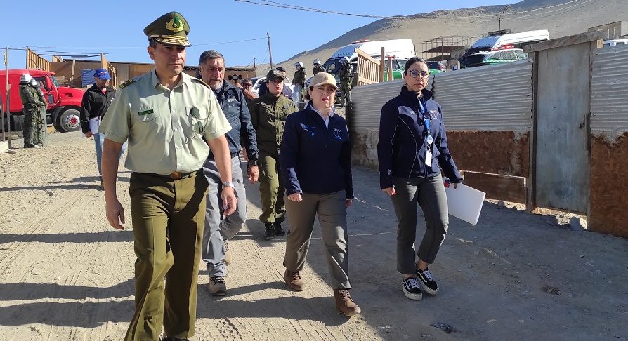 Desalojo administrativo de tres viviendas en campamento “Madres Cabeza de Familia”: estaban vinculadas a investigación por secuestro y crimen organizado en Antofagasta