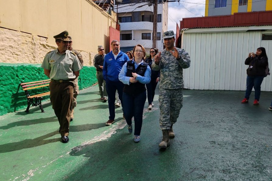 Elecciones 2025: Delegada Presidencial Regional, Jefe de Fuerza y Jefe de Zona de Carabineros, visitaron uno de los nuevos locales de votación en la región