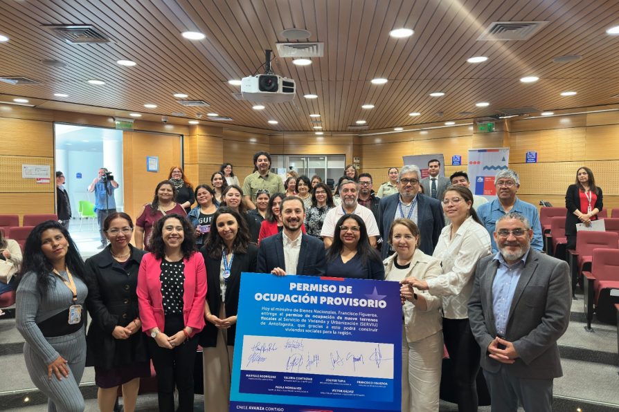 Bienes Nacionales entrega terrenos que permitirán la construcción de más de ocho mil viviendas en Antofagasta