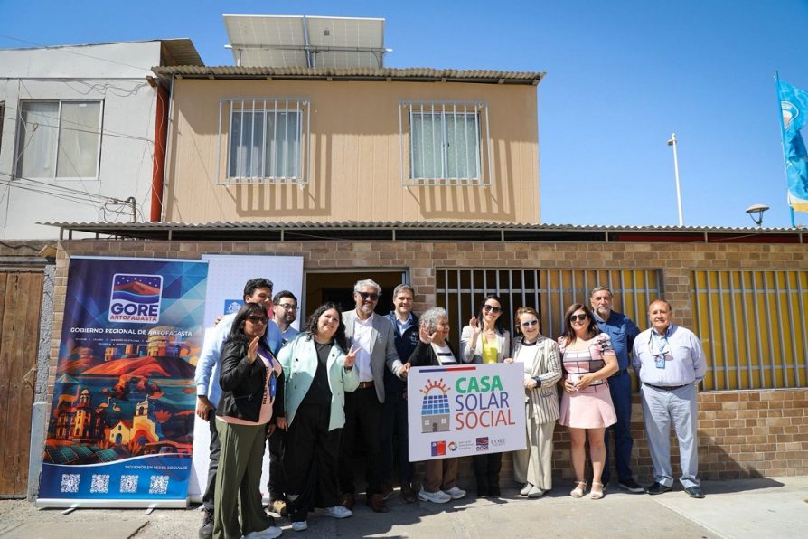 Subsecretario de Energía y autoridades regionales inauguraron sistemas fotovoltaicos residenciales de 1 kWp del Programa Casa Solar Social em Mejillones