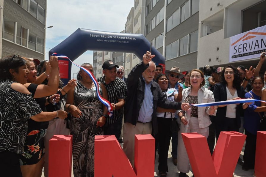 Ministro Carlos Montes y Delegada Karen Behrens encabezan entrega de proyecto habitacional en Antofagasta para 72 familias provenientes de campamentos