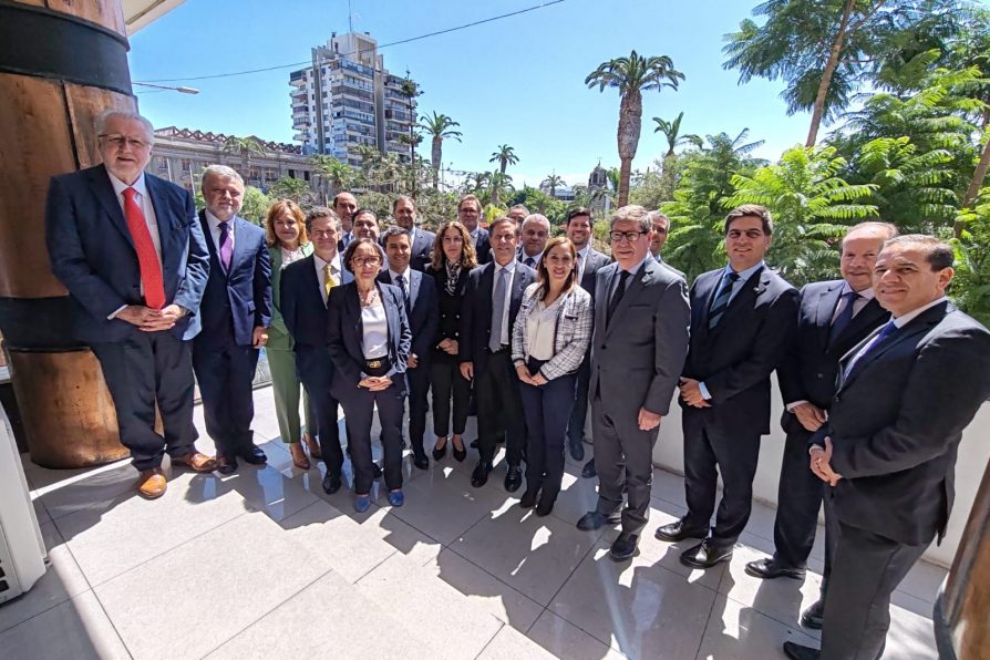 Biministro Daniel Mas se reúne con Delegada Katherine López y empresas mineras en Antofagasta