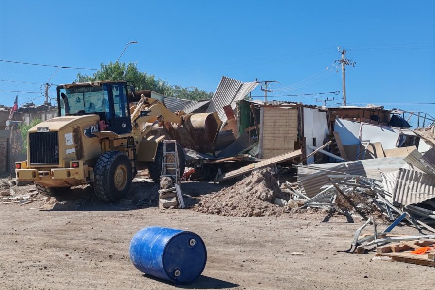 DPR Antofagasta y Municipalidad de Sierra Gorda desalojaron toma ilegal de terrenos